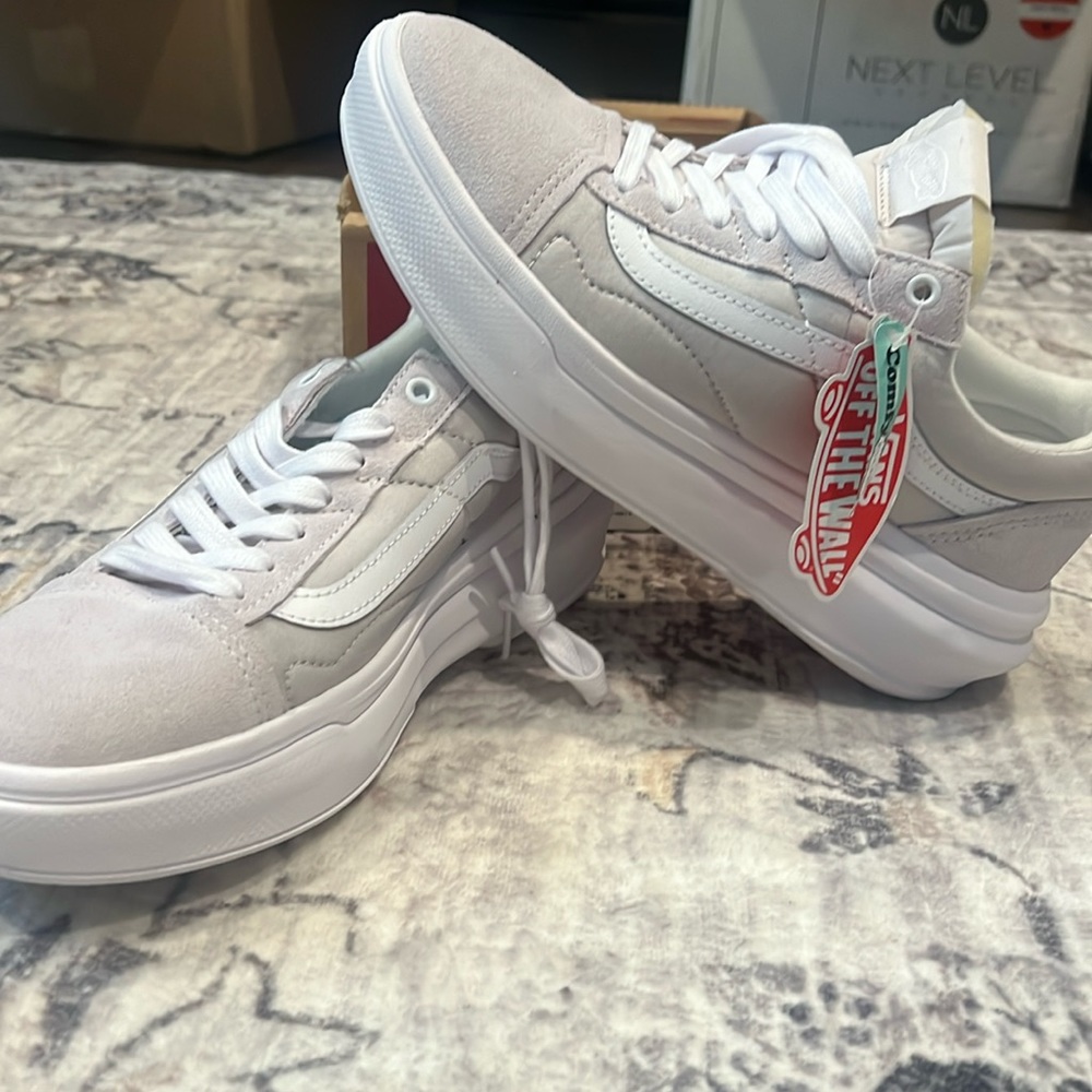 NWT men’s 9.5 Old Skool Over Vans